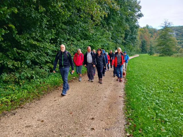 Die zweite Wanderung führte ins Lautertal.  Pünktlich zum Start hatte es aufgehört zu regnen.  | Foto: sigischlottke 