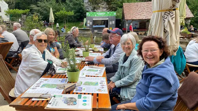 Hier lässt es sich gut sitzen, essen und trinken.   | Foto: Beate Bonte 