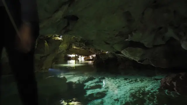 Fast mystisch wirkt das Höhleninnere.  | Foto: Rainer Göser 