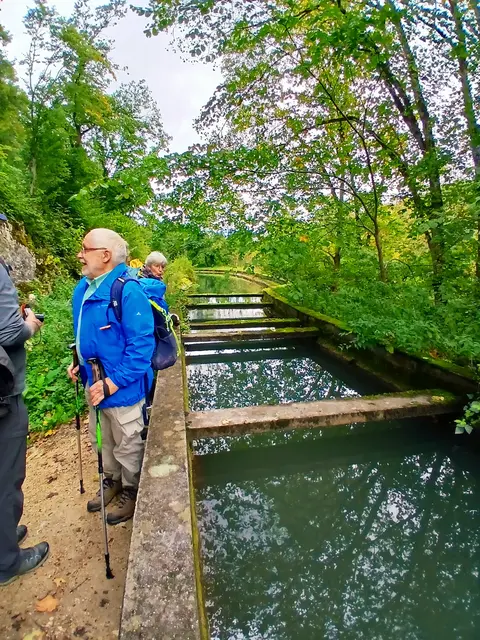 Dann kommen wir zu einem Aquädukt,  das das Wasser über das Tal fließen lässt.  Irgendwie hatten wir Ähnlichkeiten zu Eisenbahnschienen festgestellt 🤔.
Infos auf dem nächsten Bild.   | Foto: sigischlottke 