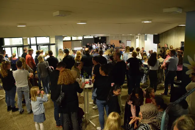 Die Aula der HBS platzt aus allen Nähten | Foto: HBS