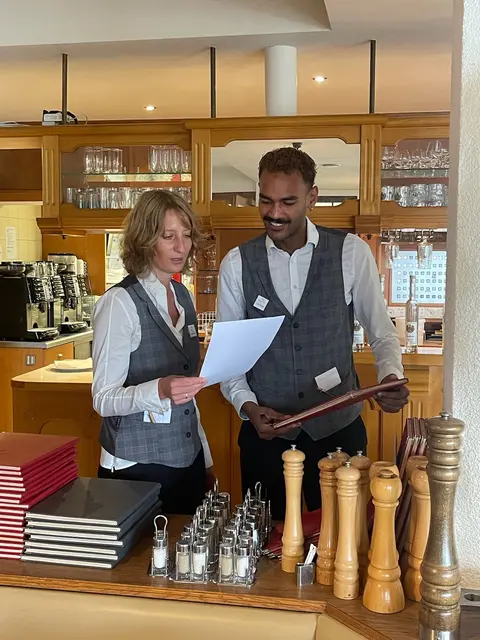 Isabell Huber und Mitarbeiter bei der Einarbeitung | Foto: Isabell Huber MdL