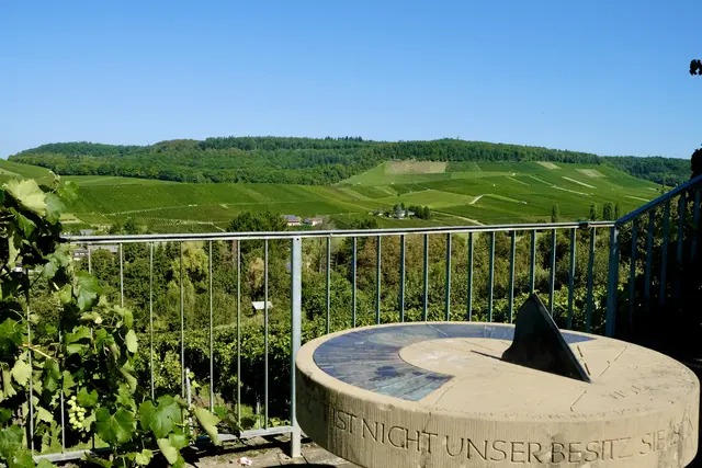 Die Sonnenuhr aus Sandstein | Foto: ED