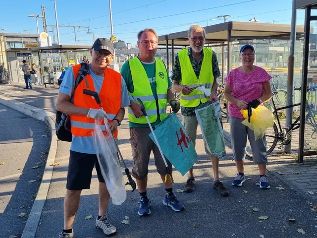 vor der Sammlung - v. li. Dieter Wagner, Armin Frey, Reinhard Neugebauer, Birgit Bogert | Foto: Dieter Wagner