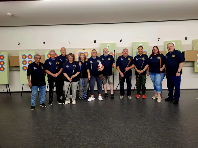 von li: Günter Meyle (Sportleiter), Jens Todt, Ralf und Heike Donges, Petra Haag, Nicole Kardaras, Karlheinz Schenk, Rolf Harr, Friedemann Kibler, Carina Hartwig, Werner Ruf (stv. Oberschützenmeister) | Foto: Heike Donges