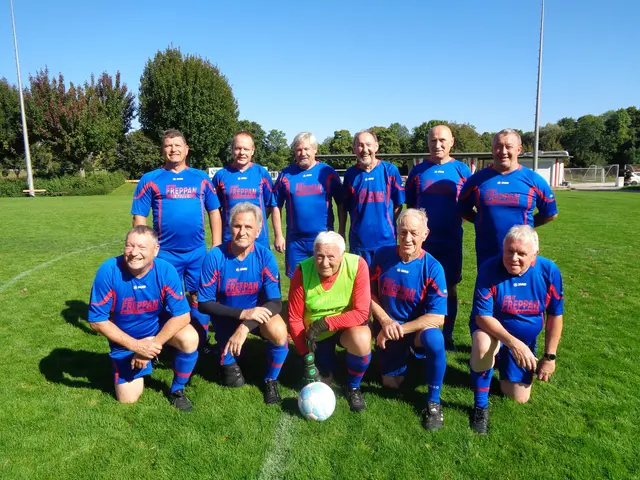 Die Fleiner Ü60/70-Seniorenfußballer: stehend von li. nach re. Jürgen Freise, Andy Kuch, Markus Proksch, Alfred Kulka, Talip Kizilbuga, Joachim Frei; kniend v. l. nach r. Jürgen Maurer, Klaus Wolf, Dieter Böhm, Horst Selinger, Rudolf Bertsch | Foto: Alfred Kulka