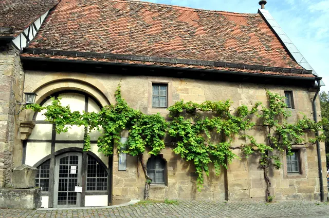 Neben der Klosterapotheke steht das Frühmesserhaus. Hier ist nun das Klostermuseum untergebracht. | Foto: Daniela Somers