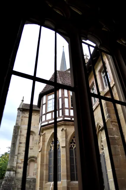 Von außen sieht der polygonaler Erker des Kapitelsaals so aus. Er erinnert an das Brunnenhaus. | Foto: Daniela Somers