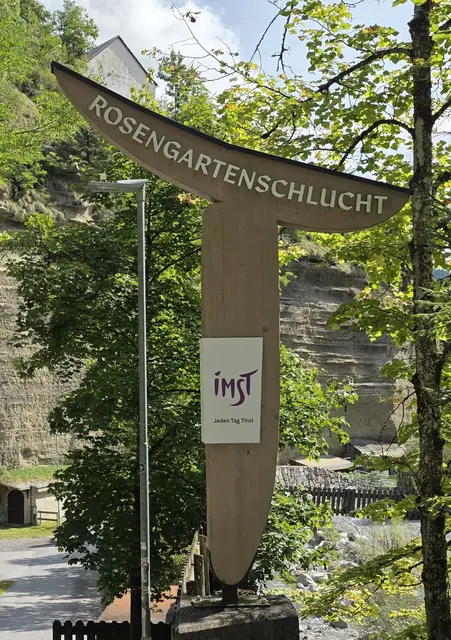 am Eingang zur Rosengartenschlucht | Foto: privat Sibylle und Robert Tröber