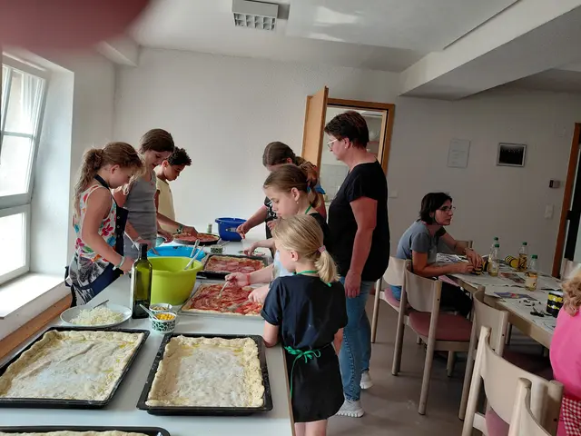 Ganz wichtig ist der Belag für die Pizza | Foto: Landfrauen Grantschen