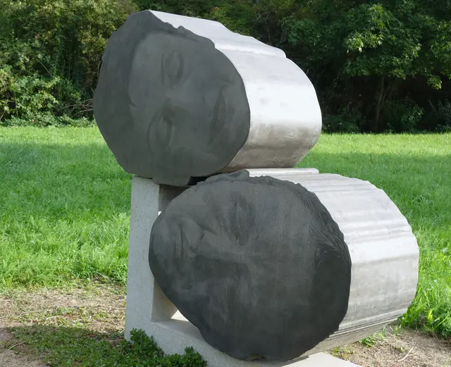 ... und hier aus Beton. | Foto: Isolde Reitz