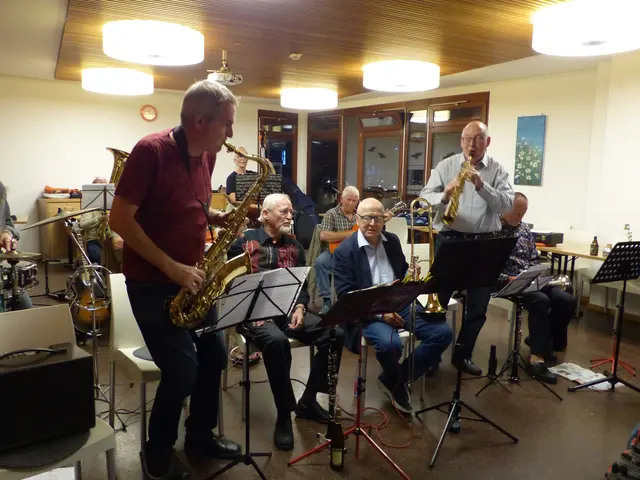 Ein unterhaltsames Bläserduell mit schwungvollen Improvisationen lieferten sich Johnny Mühleck (links) und Werber Philipp (rechts). | Foto: privat