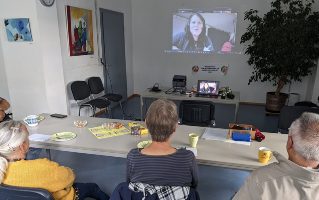 13 aufmerksame ZuhörerInnen in den Frauenräumen Heilbronn nahmen auch per Chat an der Diskussion teil. | Foto: UG