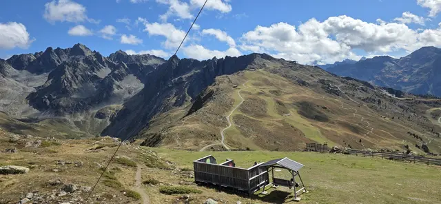 Der Hochzeiger-Panoramasteig liegt vor uns. | Foto: privat Sibylle und Robert Tröber