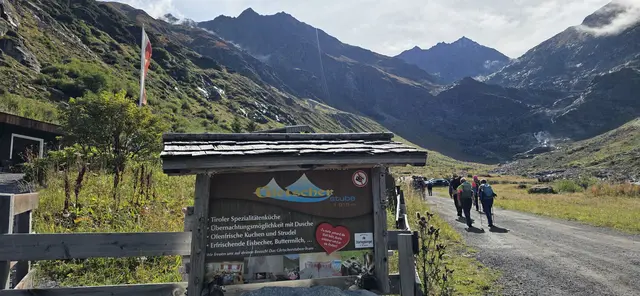 Die Gletscherstube.
Übernachtungsmöglichkeit für die E5-Wanderer, die zur Braunschweiger Hütte weitergehen. | Foto: privat Sibylle und Robert Tröber