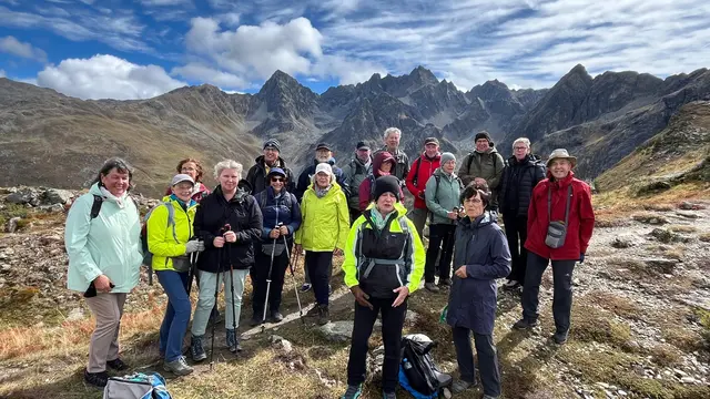 Gruppe 2 auf dem Hochzeiger-Panoramasteig bei inzwischen besserem Wetter. | Foto: privat Sibylle und Robert Tröber