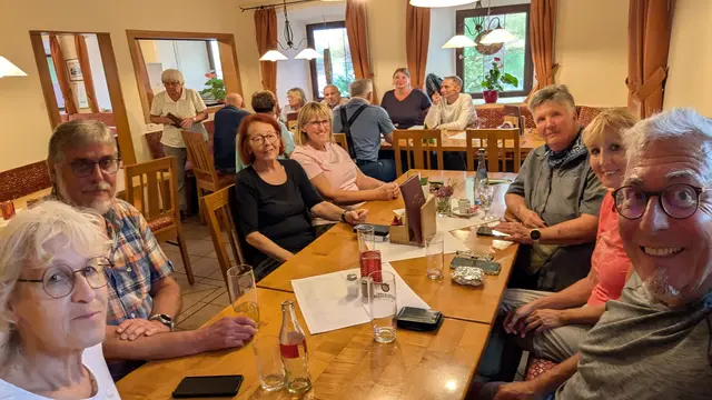 Nach getaner Wanderung warten aufs Essen | Foto: Albverein Weinsberg