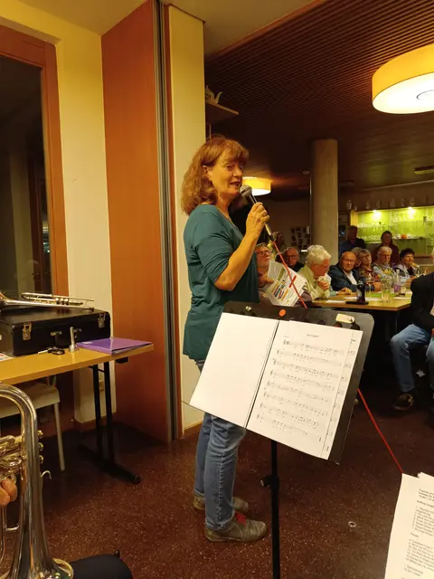 Andrea Barth vom Quartierszentrum Nord informierte die Anwesenden über künftige Veranstaltungen.
 | Foto: privat