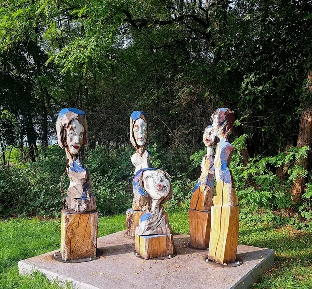 Ein Ausschnitt vom Skulpturenweg der "Korber Köpfe"  - hier aus Holz | Foto: Isolde Reitz