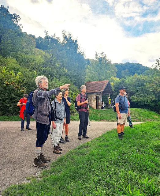 Erklärung der umliegenden Ortschaften auf der Anhöhe des Korber Kopfes. | Foto: Isolde Reitz