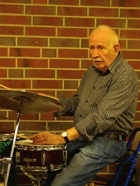 Rudi Trinkaus trommelte sich als erfahrener Jazzer mit rhythmischen Akzenten professionel durch den Abend. | Foto: privat