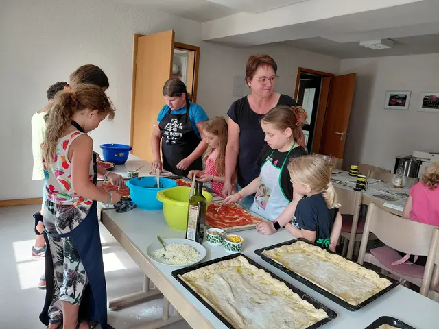 schon liegt der Teig auf dem Blech | Foto: Landfrauen Grantschen