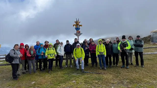 Gruppe 2 war früh dran und hatte noch frisch-feuchtes Wetter ... aber gute Laune! | Foto: privat Sibylle und Robert Tröber