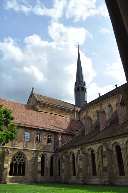 Ausblick von Kreuzgang zu Kreuzgang. | Foto: Daniela Somers