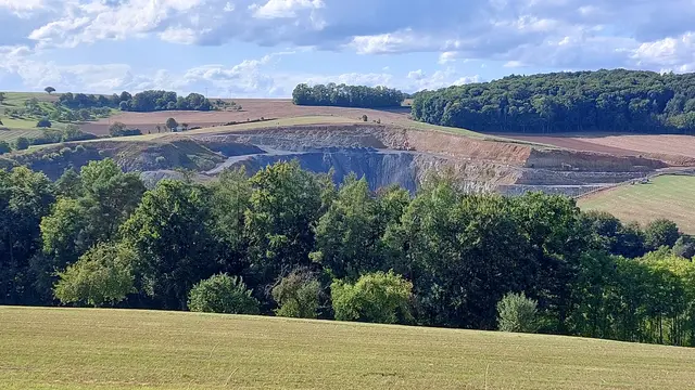 Blick zum Steinbruch | Foto: Elfriede Baier 
