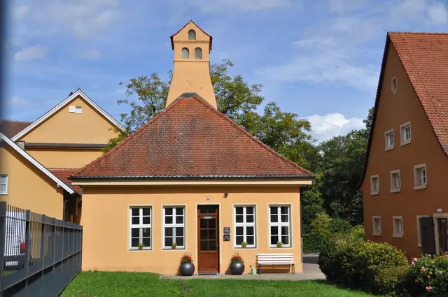 Dieses niedliche Häuschen auf dem Schlossareal war die Waschküche des Schlosses und wurde 1729 erbaut. | Foto: Daniela Somers