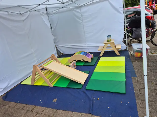 Am verkaufsoffenen Sonntag in Botenheim freuten sich auch die ganz Kleinen beim Stand der Apis unter zahlreichen Spielstationen einen eigenen "Kleinkind-Spielpavillon" zu erkunden. | Foto: Julia Feldhaus