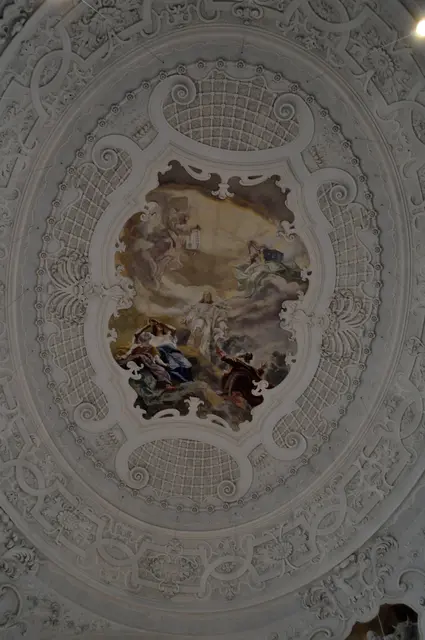 Das Deckenfresko im elliptischen Kuppelgewölbe. | Foto: Daniela Somers