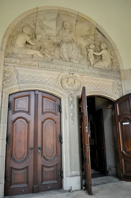 Das prachtvolle Eingangportal. | Foto: Daniela Somers