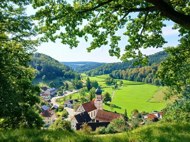 Ausblick auf Bichishausen,  wo unsere Wanderung startete.   | Foto: sigischlottke