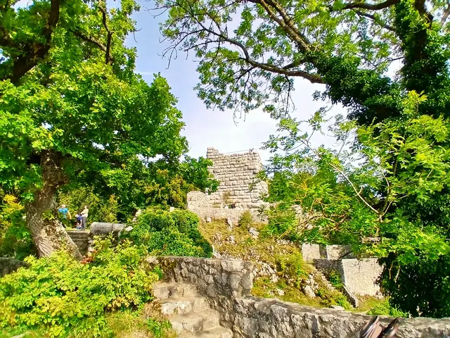 Es gibt viele Ebenen auf der Ruine.  | Foto: sigischlottke