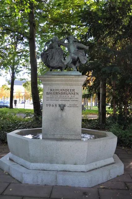 Der Kuhländler Bauernbrunnen in Ludwigsburg an der Bärenwiese. | Foto: Daniela Somers