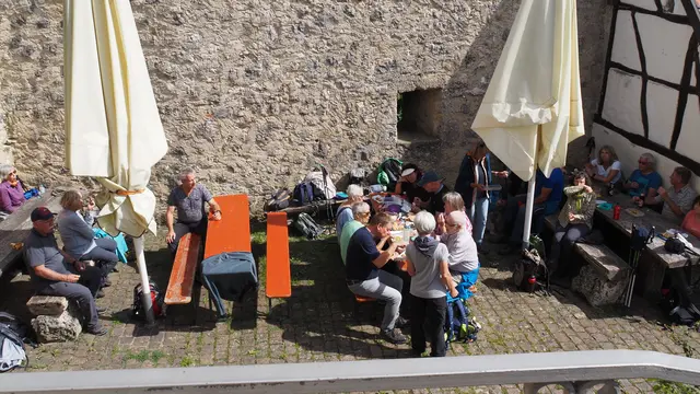 Draußen sitzen,  Vesper und Sonne genießen  - was gibt's Schöneres..... | Foto: Rainer Göser 