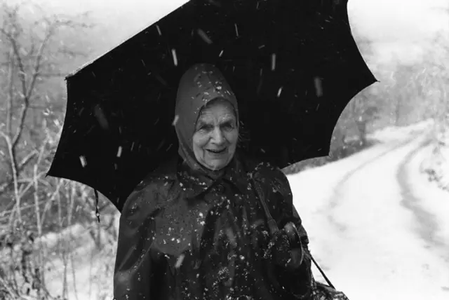 Schwester Marie machte sich bei jedem Wetter, auch bei Schnee und Eis, auf den Weg zu ihren Schützlingen  | Foto: Fotograf Roland Bauer, Winterberg