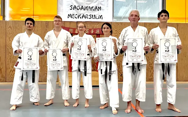 Die erfolgreichen Eppinger Prüflinge: (von links) Johannes Geng (2. DAN), Patrick Pruschwitz, Alisa Bregler, Helen Heil, Roland Heil und Dennis Heil (alle 1. DAN) | Foto: Karateverein Eppingen