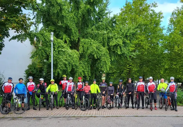 Rennradsportler vom SV Leingarten vor der Spätsommer-Abschlusstour nach Adelsheim und Schefflenztal | Foto: Urheberbild von Willi Frasch