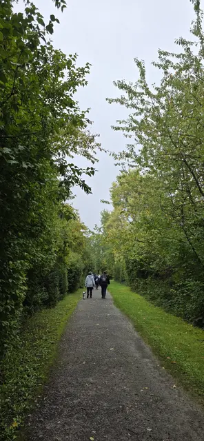 Nach der "Außenrunde" ging es hinein in den Park. | Foto: privat Sibylle Tröber