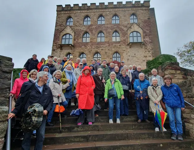 Foto: Auf den letzten Stufen zum Hambacher Schloss      Foto: Ehrenfried Biehal
