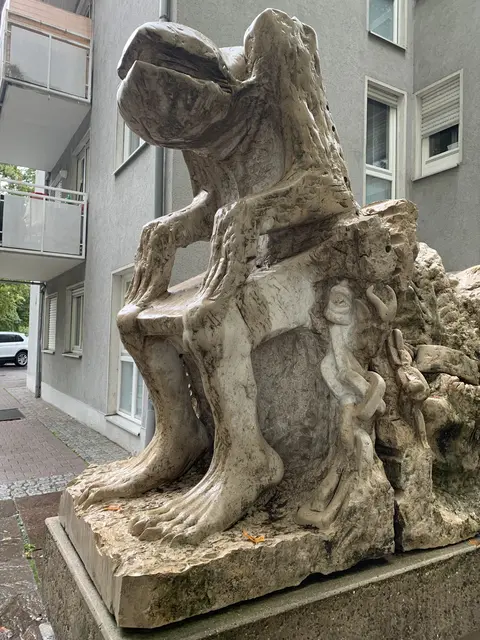 Skulptur "Schwarze Hofmännin" linker Teil "Thron der Macht" | Foto: FrauenRäume