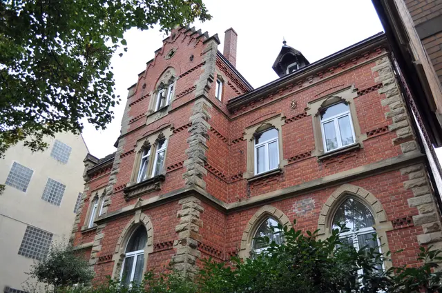 Dieses neogotisches Gebäude wurde 1888 eingeweiht und ist das Versammlungshaus der Freimaurerloge in Ludwigsburg. | Foto: Daniela Somers