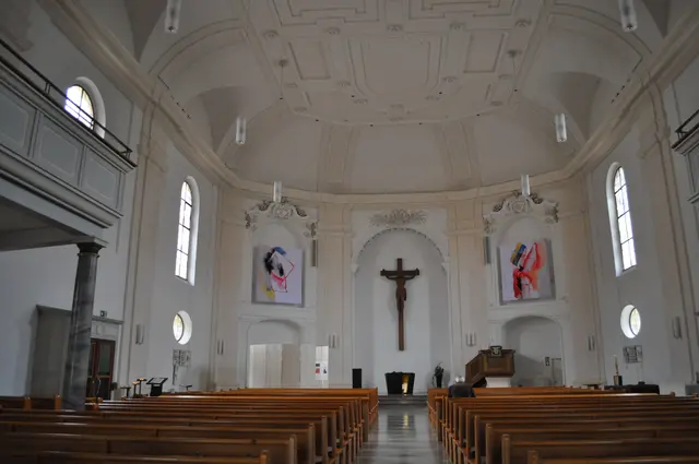 Das Innere der Kirche ist eher schlicht gehalten. | Foto: Daniela Somers