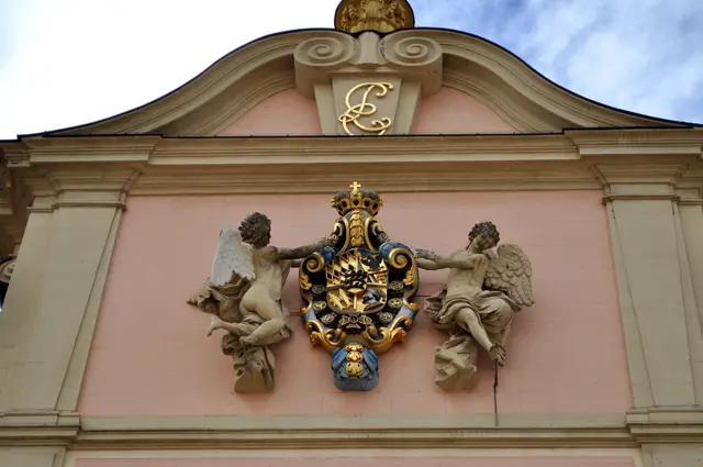 Das Wappen von Herzog Eberhard Ludwig von Württemberg, getragen von zwei Engeln. | Foto: Daniela Somers