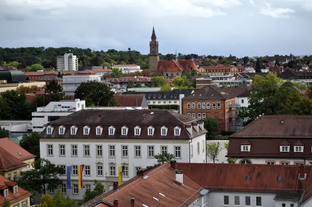 Ausblick über Ludwigsburg. Das schöne Gebäude im Vordergrund ist das Rathaus von Ludwigburg. Erbaut 1725. | Foto: Daniela Somers