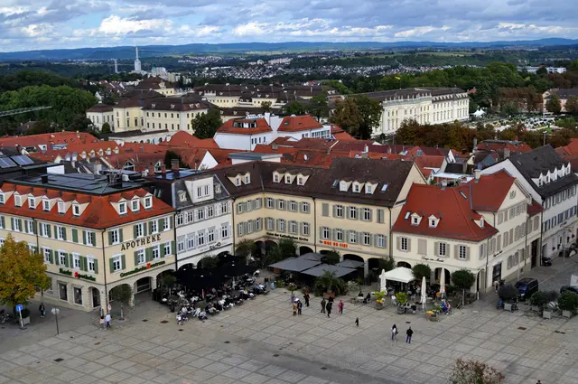 Marktplatz von oben gesehen. Im Hintergrund das Schloss. | Foto: Daniela Somers