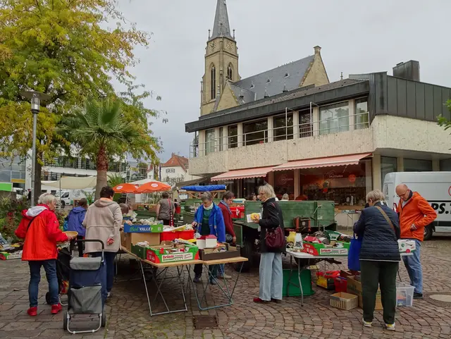 Erfreulich viele Besucher kamen zum Gebrauchtwarenmarkt vom Bürgerbusverein   | Foto: Klaus Ries-Müller