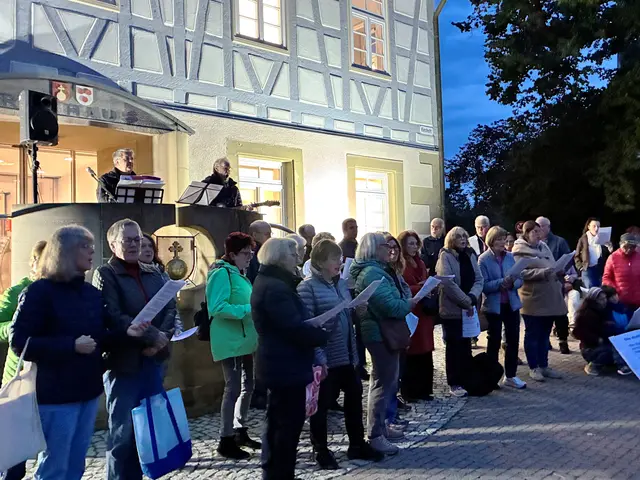 Der CANTO allegro singt anlässslich der Veranstaltung am 3. Oktober "Deutschland singt und klingt" vor dem Rathaus in Untergruppenbach. | Foto: W. Happold